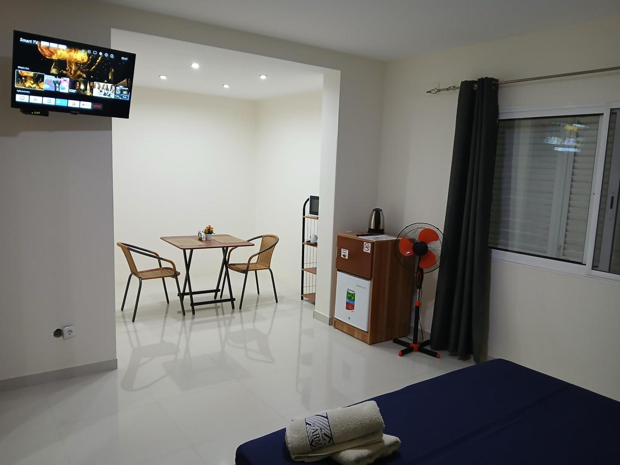Nifa House Hotel Еспаргос Екстериор снимка